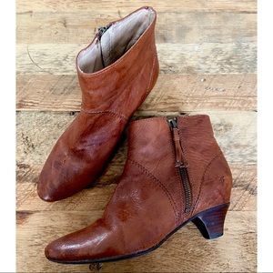 ✨FRYE Steffi zip bootie in gorgeous rich caramel.